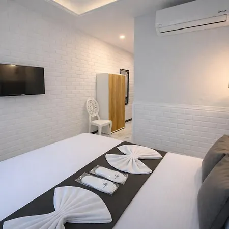 D Twins Airport Hotel