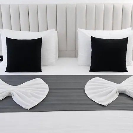Hotel D Twins Airport *